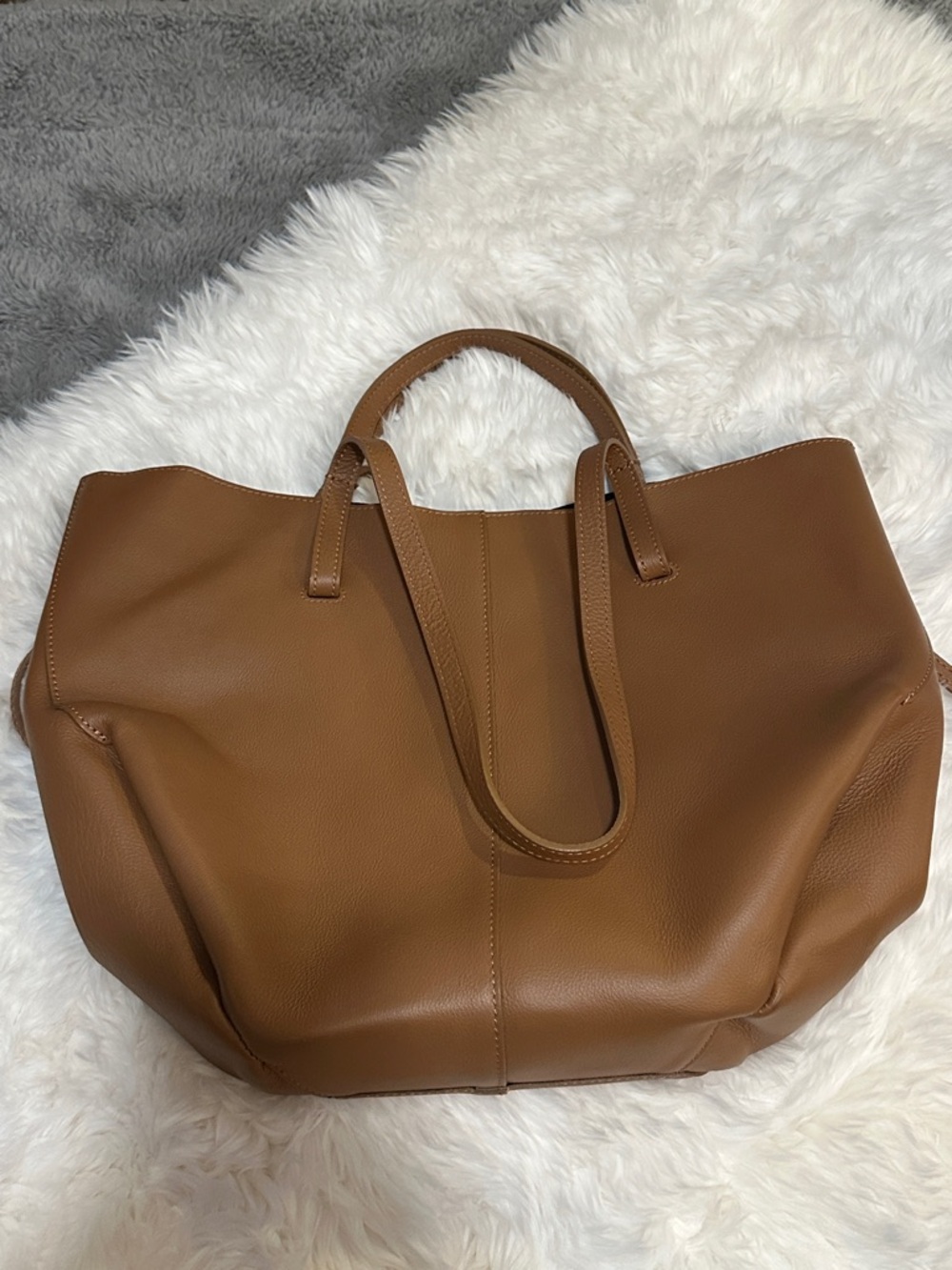 CUIR VERITABLE
Tan Genuine Leather Italian tote and Zip Pouch